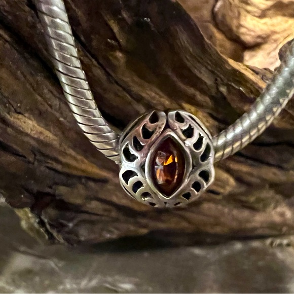 Authentic Amber Swarovski Chamilia- Celebrations November Birthstone 925 Charm - Picture 3 of 8